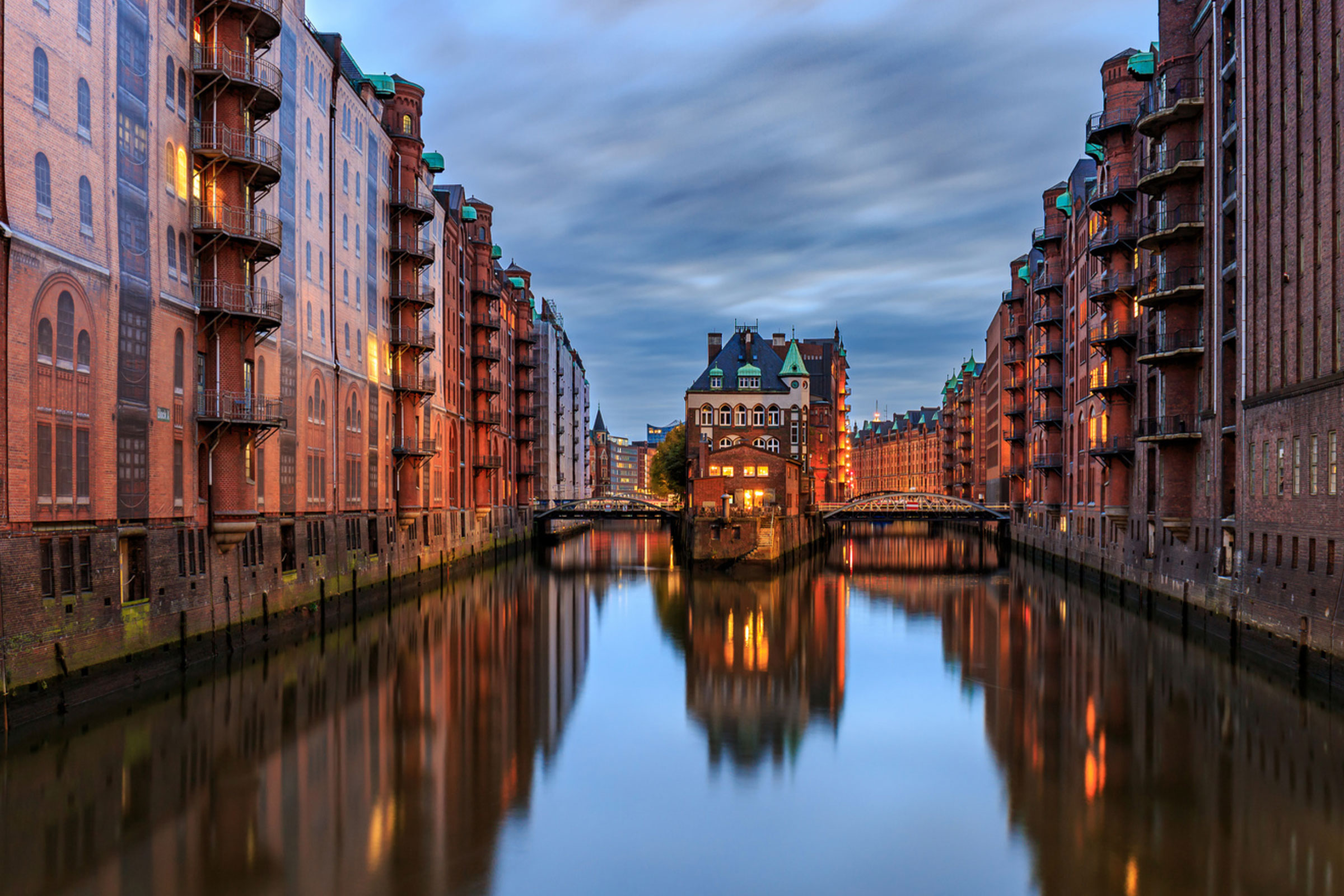 Fassadenbanner Speicherstadt Block X, Wasserseite