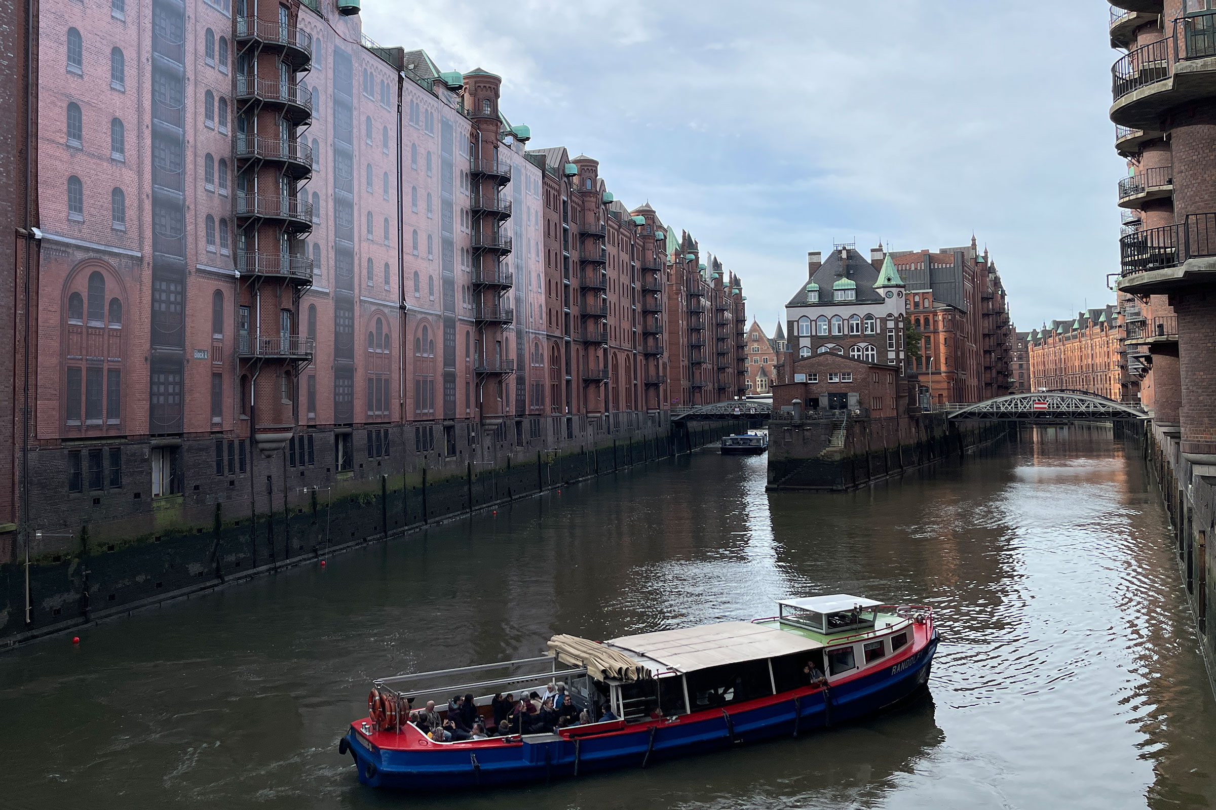 Fassadenbanner Speicherstadt Block X, Wasserseite